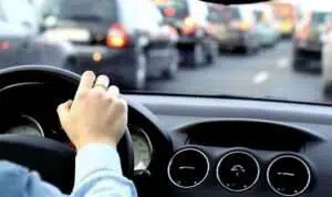 10 Cara Aman Mengemudi saat Berpuasa