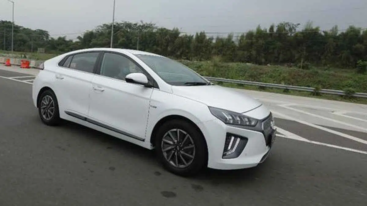 Masih Dipercaya, Ini 6 Mitos di Dunia Otomotif