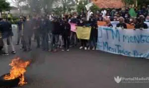 Pencurian Marak di UTM, Mahasiswa Demo Polres Bangkalan