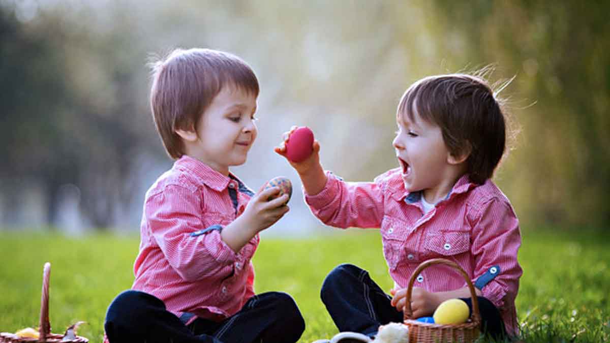4 Cara Ajarkan Anak untuk Berbagi dengan Orang Lain
