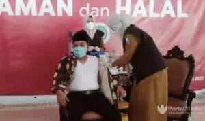 Sempat Menjadi Penyintas, Bupati Sampang Disuntik Vaksin Covid-19