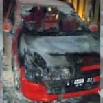 Daihatsu Ayla Warna Merah Terbakar di Bangkalan