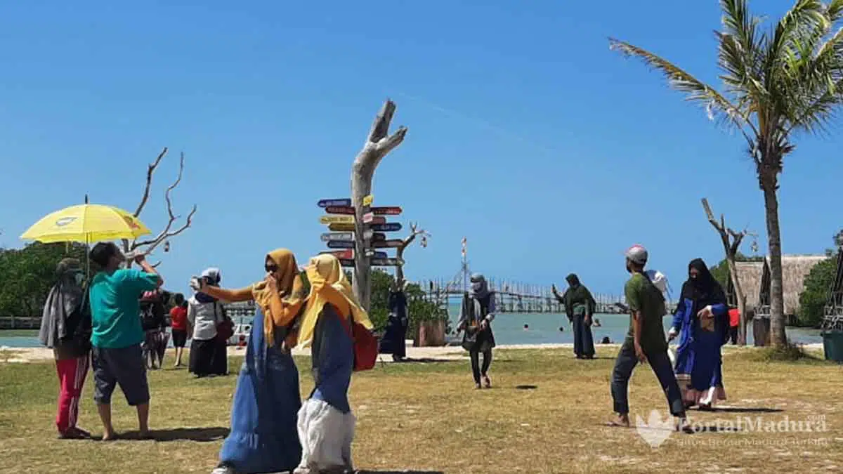 Dibuka, Wisata Pantai Ekasoghi &Amp; Gua Soekarno Sumenep Seru Untuk Libur Lebaran - Portalmadura.com Dibuka, Wisata Pantai eKasoghi & Gua Soekarno Sumenep Seru untuk Libur Lebaran