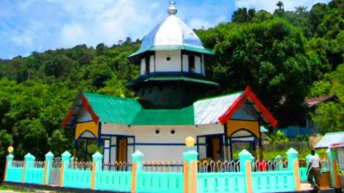 Fakta-Indahnya-Masjid-Agung-Patimburak-Papua-Barat