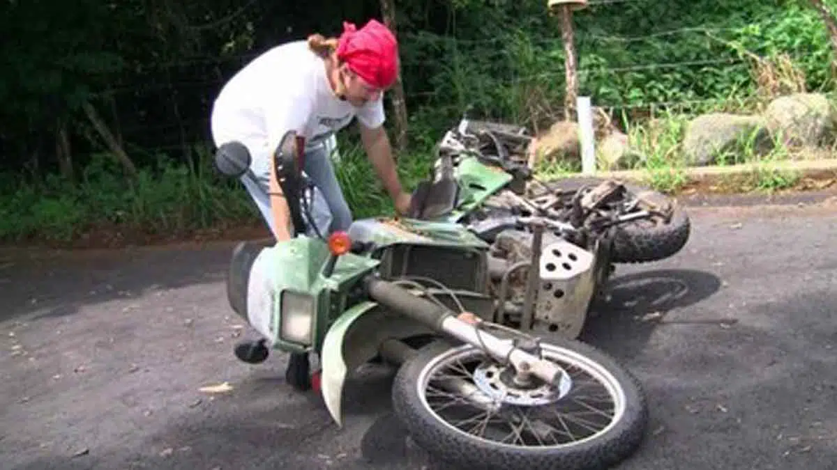 Jangan-Asal,-Ini-5-Langkah-Berdirikan-Motor-Terjatuh-yang-Benar-Utama