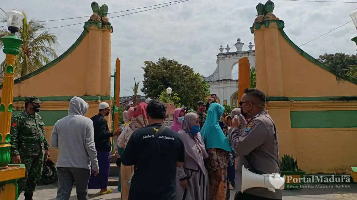 Jelang Lebaran Ketupat, Peziarah Padati Asta Tinggi Sumenep