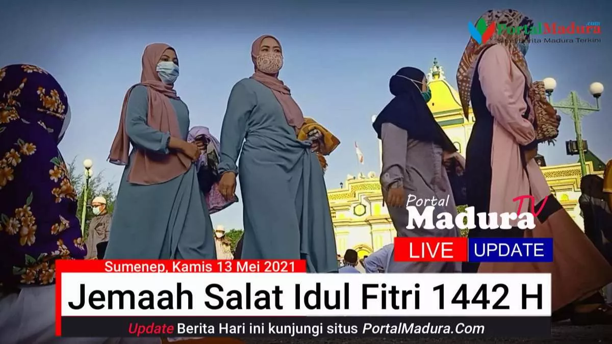 Jemaah Salat Idul Fitri di Masjid Jamik Sumenep Meluber Hingga Taman Bunga