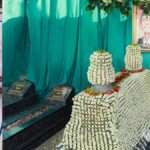 Hormati Leluhur, Unik Rangkaian Bunga di Batu Nisan & Gunungan Ragam Buah