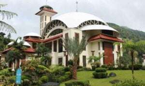 Masjid-Attaawun-Bogor-Sebagai-Ikon-Wisata-Religi-Sejuk-di-Puncak