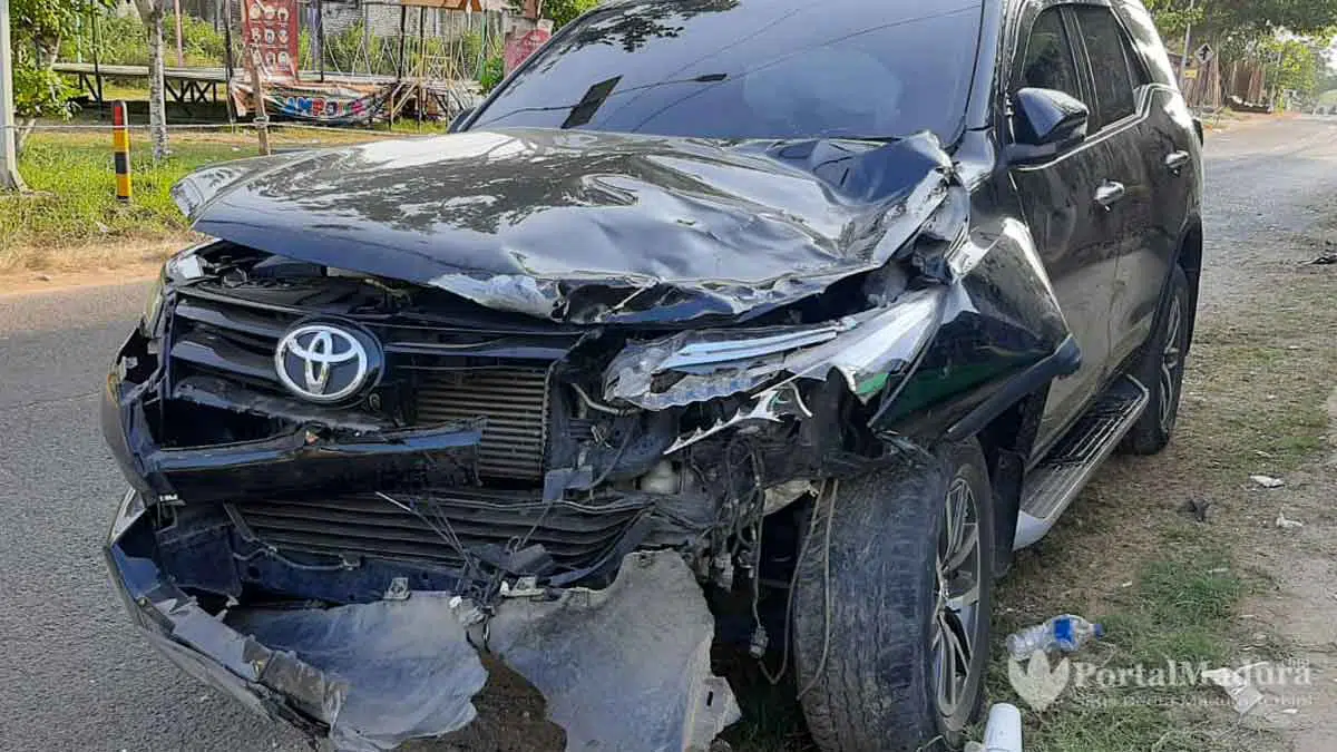 Pemotor Tabrak Fortuner, Dua Remaja Tewas di TKP