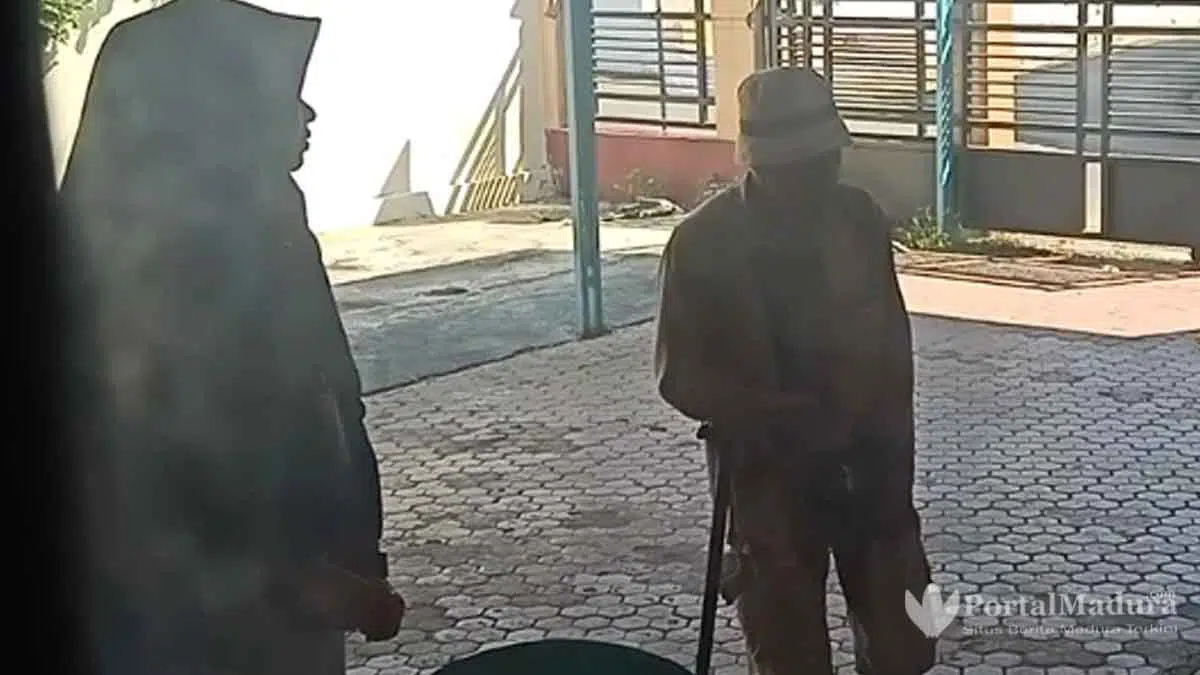 FOTO- Silih Berganti Pengemis Door to Door ke Rumah Warga Kota Sumenep