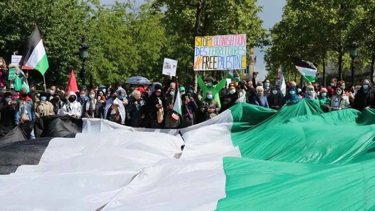 Ribuan Pengunjuk Rasa Tuntut "Sanksi untuk Israel" di Paris