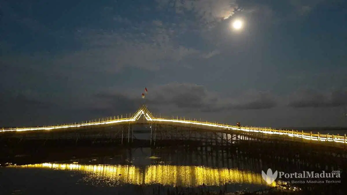 Salat Gerhana Bulan Digelar di Wisata Pantai eKasoghi Sumenep