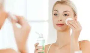 Toner untuk Kulit Berjerawat, Ini 5 Pilihan Kandungan yang Tepat