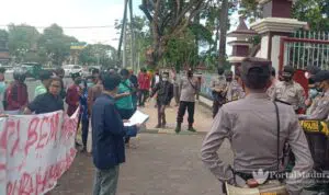 Alisansi BEM Pamekasan Demo DPRD, Minta Lindungi Hak Buruh
