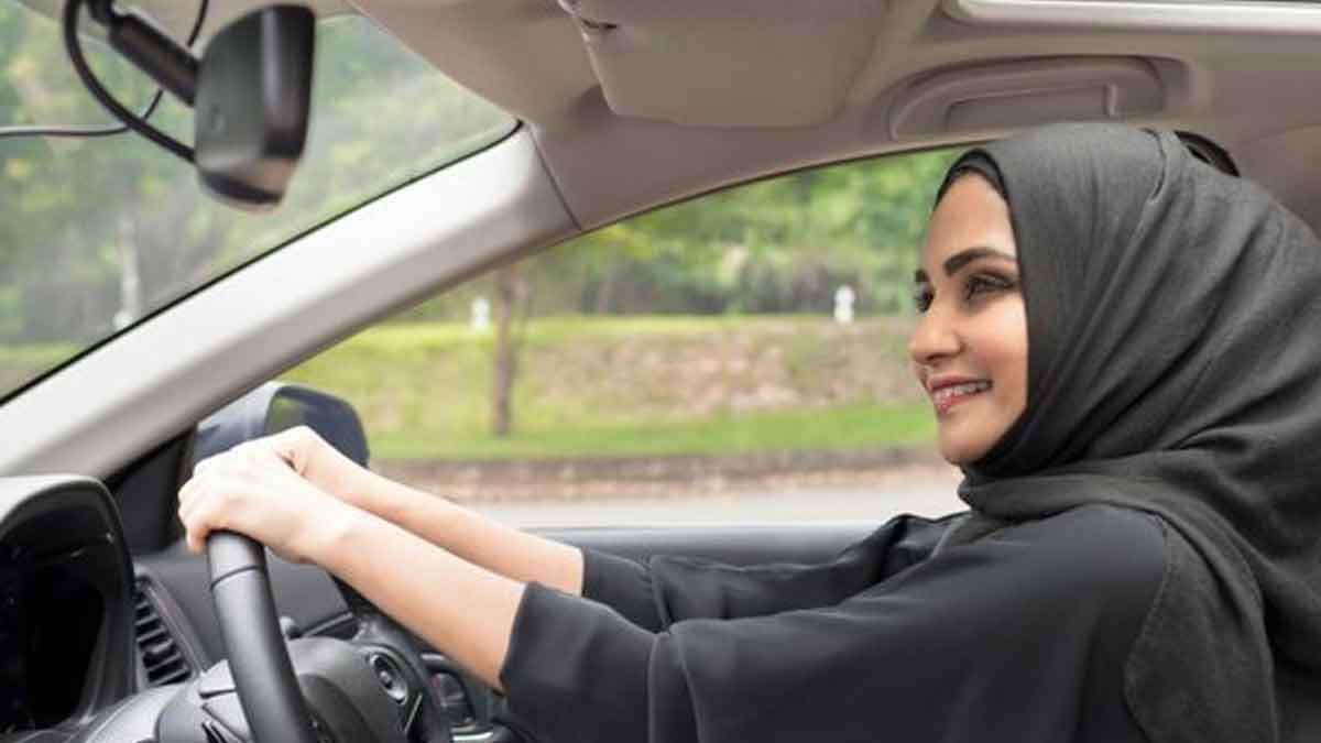 6 Cara Aman Nyetir Mobil bagi Wanita