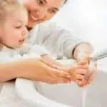 5 Cara Mengajarkan Cuci Tangan Pakai Sabun pada Anak