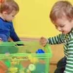 5 Tips Mengajarkan Anak Agar Rajin Merapikan Mainan Sendiri