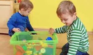 5 Tips Mengajarkan Anak Agar Rajin Merapikan Mainan Sendiri