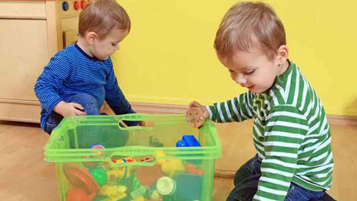 5 Tips Mengajarkan Anak Agar Rajin Merapikan Mainan Sendiri