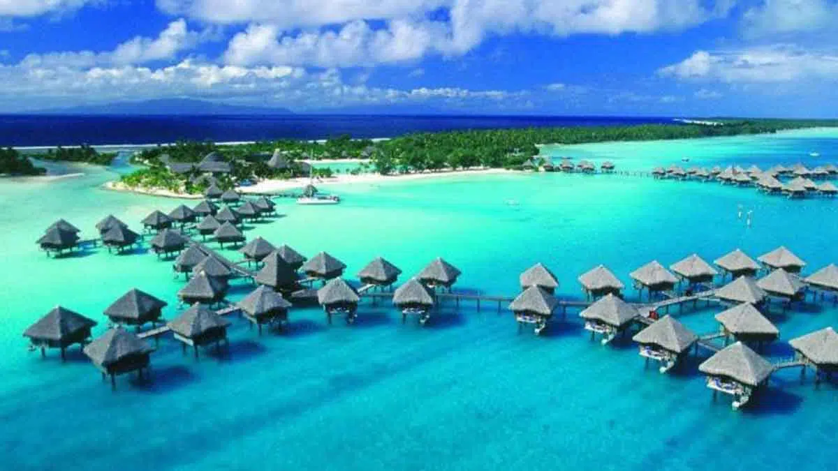 5-Wisata-Alam-Terbaik-di-Kalimantan-Indah-dan-Menawan