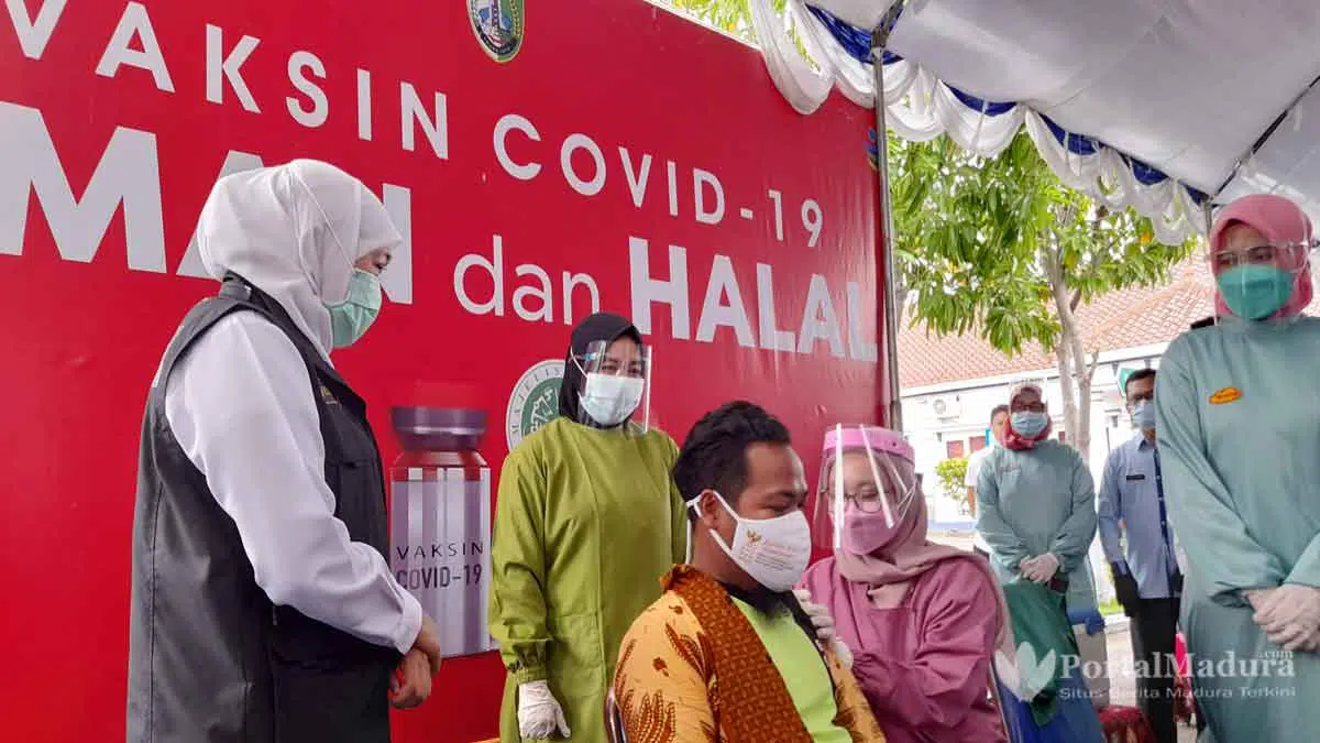 Vaksinasi Covid-19, Gubernur Jatim Turba ke Sampang