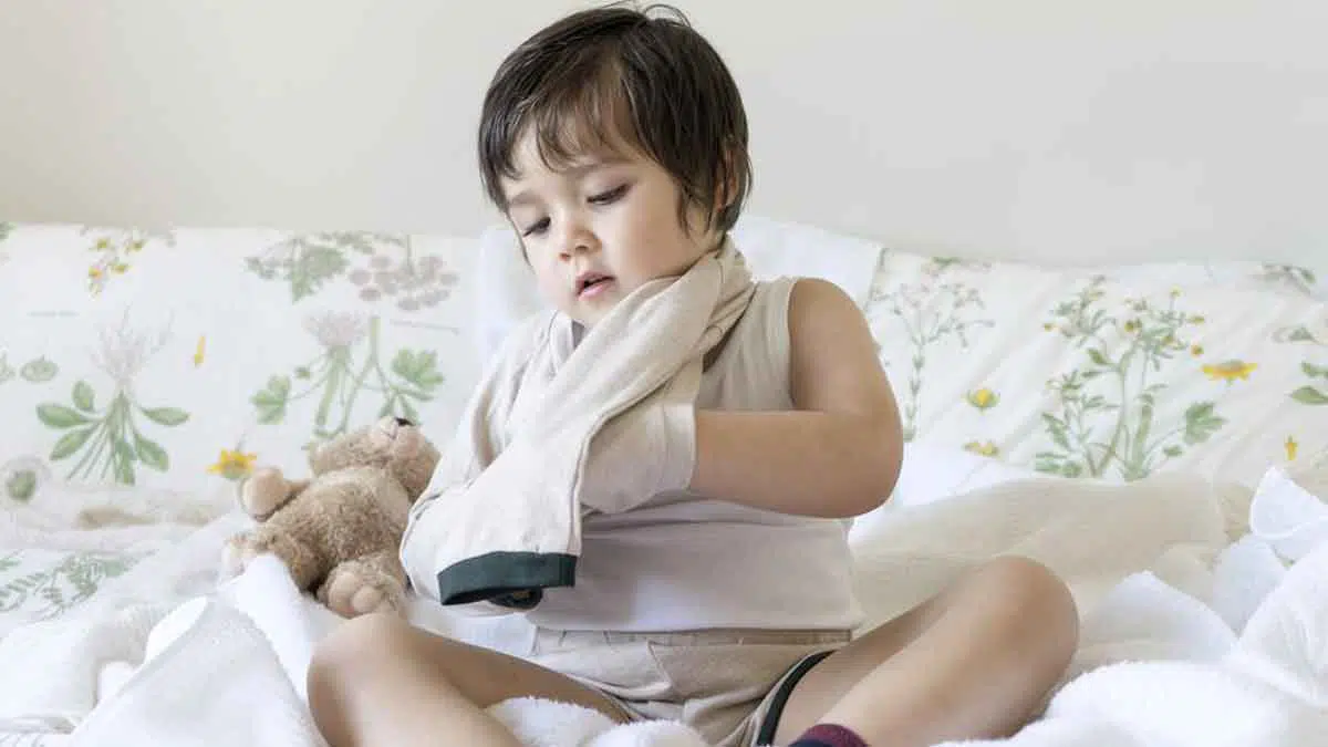 Ajarkan Si Kecil Memakai Baju Sendiri Dengan Mudah