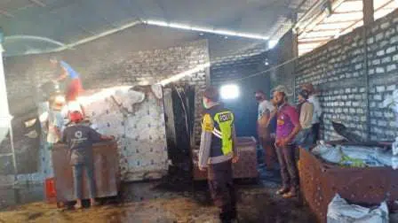 Kerugian Kebakaran Pengeringan Batok Kelapa Capai Rp75 Juta