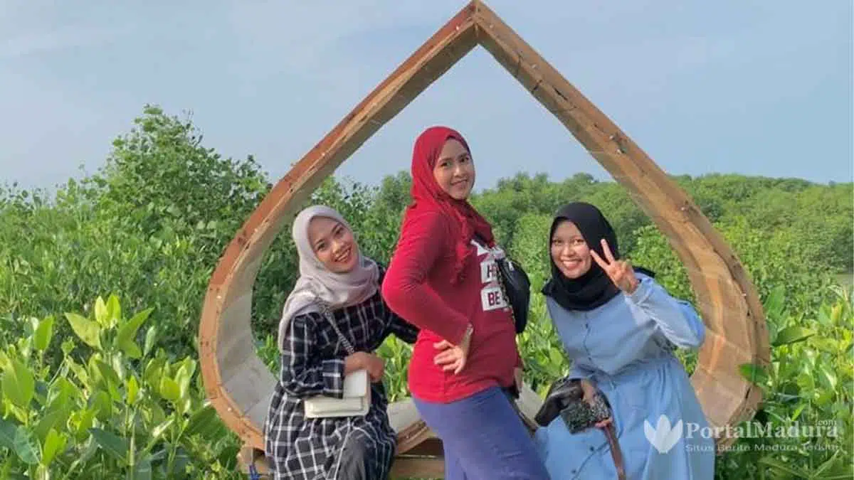 Indahnya Wisata Mangrove Kedatim Sumenep