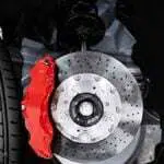 Injak Rem Mobil Terasa Bergetar dan Bau Hangus? Yuk Kenali Masalahnya