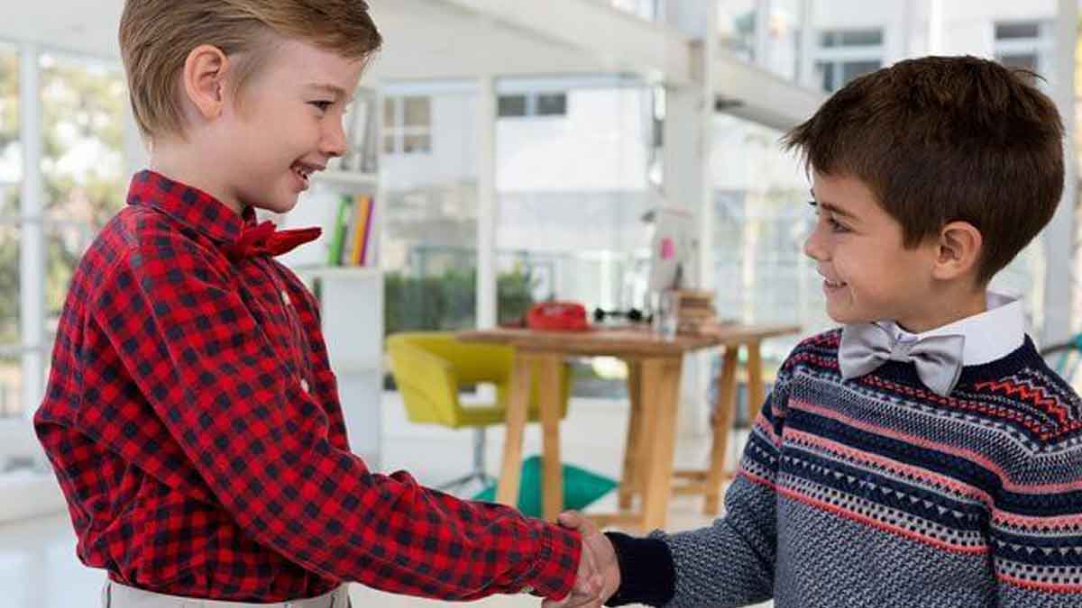 4 Cara Mengajarkan Anak untuk Meminta Maaf