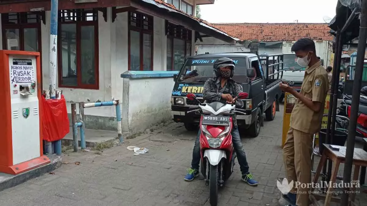 Mesin Parkir Elektronik Rusak di Pasar Srimangunan Sampang
