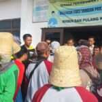 Pekerja PT Garam [Persero] Tuntut Upah Dibayarkan Full