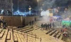 Polisi-Israel-Serang-Warga-Palestina-yang-Salat-di-Luar-Gerbang-Damaskus