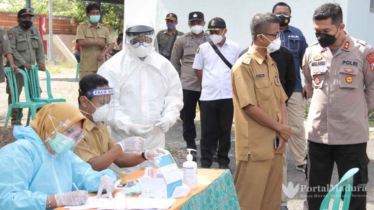 Reaktif Covid-19, Tim Satgas di Sampang Putar Balik Warga Bangkalan
