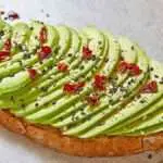 Sarapan Sehat di Pagi Hari Dengan Roti Bakar Alpukat Yogurt Madu