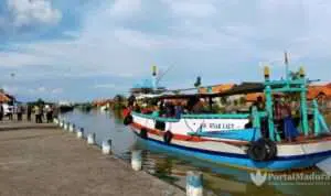 Tim-Gabungan-Sekat-Transportasi-Laut-di-Pelabuhan-Tanglok-Sampang