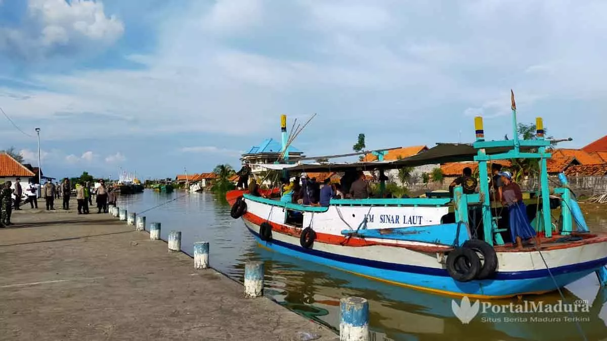 Tim-Gabungan-Sekat-Transportasi-Laut-di-Pelabuhan-Tanglok-Sampang