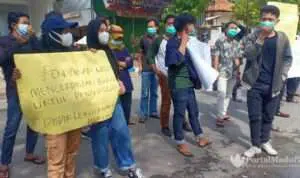 Demo Disdik Sumenep, Mahasiswa: Pendidikan Bukan untuk Penghasilan