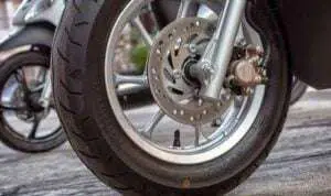 5 Cara Buat Ban Motor Tak Cepat Botak