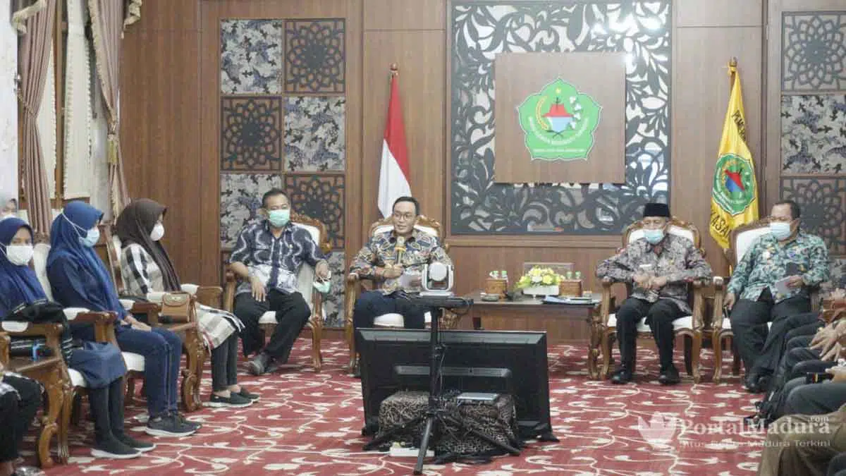 Beri Beasiswa, Mas Tamam Bekali Siswa Calon Praja IPDN di Rumah Dinas