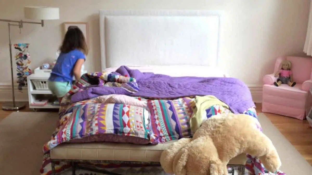 Cara Ajarkan Anak Membersihkan Kamar Tidurnya Sendiri