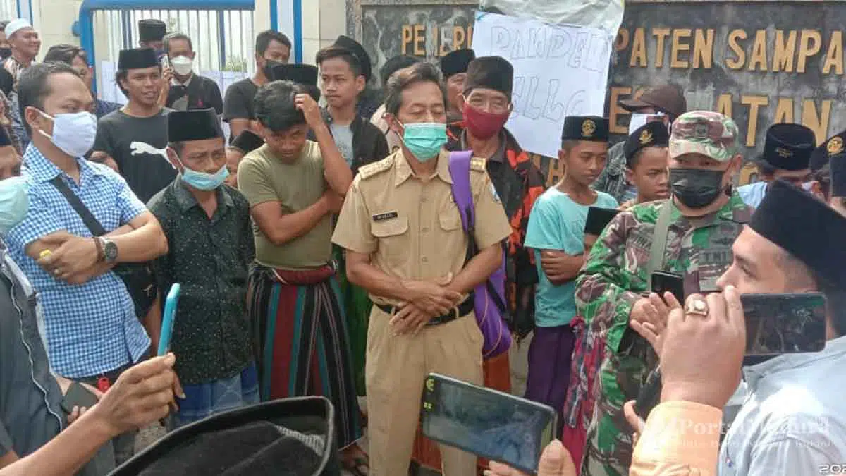 Tak Layani Rawat Inap, Warga Demo Puskesmas Jrangoan Sampang