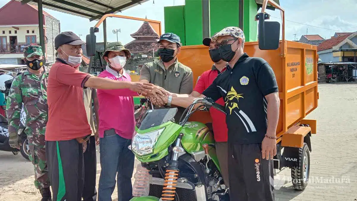 Blusukan ke Desa Branta Pesisir, Mas Tamam Beri Bantuan Motor Pengangkut Sampah