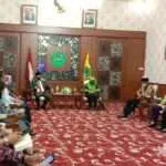 Undang Perusahaan, Bupati Pamekasan Ceritakan Lansia yang Butuh Bantuan