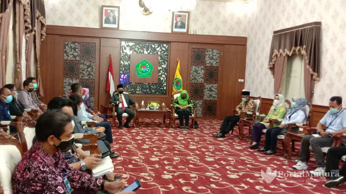 Undang Perusahaan, Bupati Pamekasan Ceritakan Lansia yang Butuh Bantuan