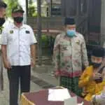 Ke Pondok, Polres Sampang ‘Door to Door’ Vaksin Covid-19