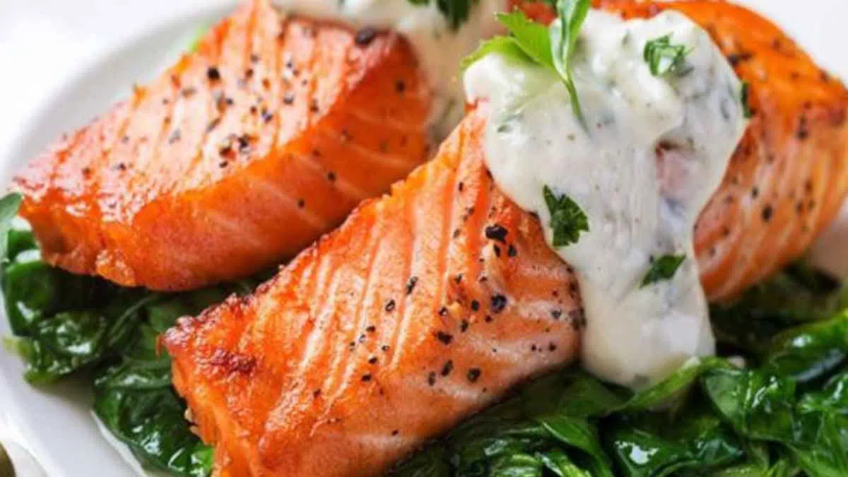 Resep-Salmon-Tumis-Bayam,-Makanan-untuk-Perkuat-Imun
