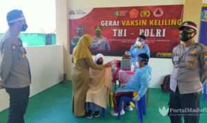 Siswa SMAN 1 Ketapang Ikut Suntik Vaksin Covid-19