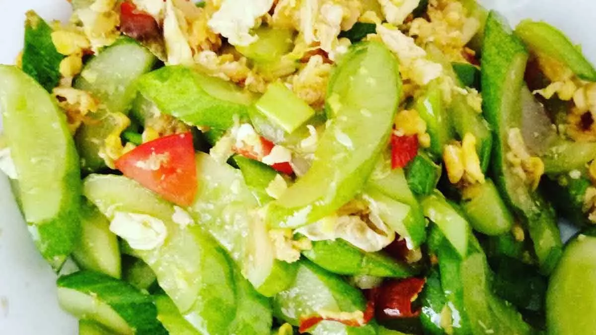 Resep Tumis Mentimun yang Pedas dan Segar